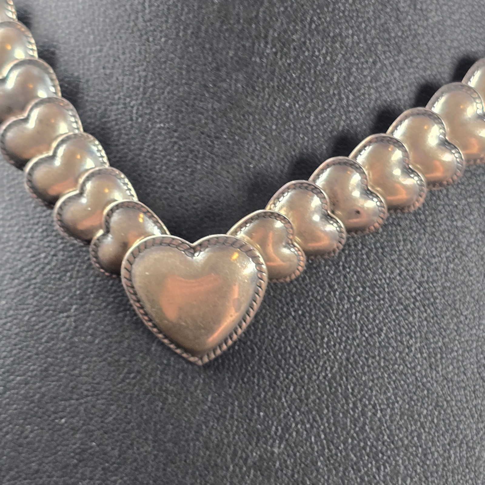 Southwestern Qt Quoc Sterling Silver Graduated Puffy Heart Link Necklace 18"